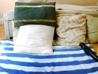 SquirtyMayaGold live webcam show