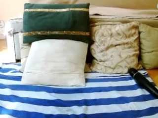 SquirtyMayaGold live webcam show