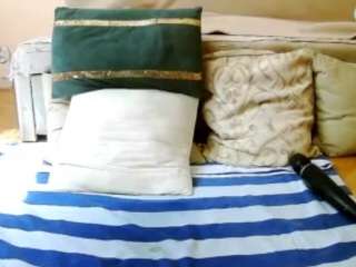 SquirtyMayaGold live webcam show