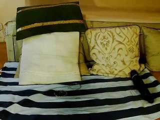 SquirtyMayaGold live webcam show