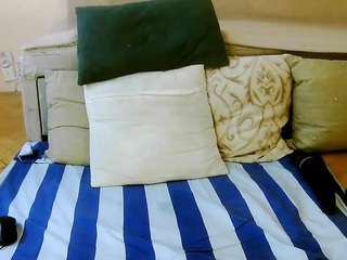 SquirtyMayaGold live webcam show