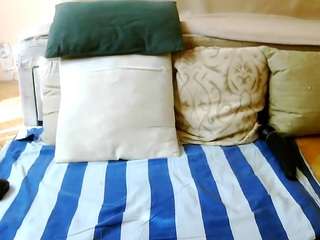 SquirtyMayaGold live webcam show