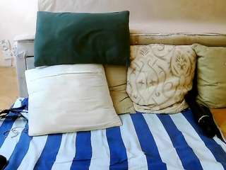 SquirtyMayaGold live webcam show