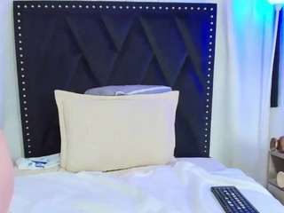  zoecurvy chat room