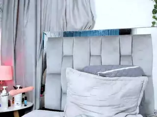 ZoeCurvy's Live Sex Cam Show