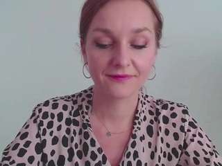 aliciagoddess85, female webcam model,  years old, on live webcam