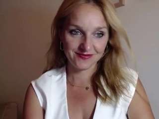 Live cam show with AliciaGoddess85