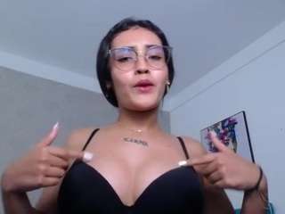 antonellasweetli... Live Webcam on CamSoda
