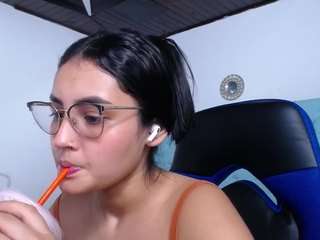 antonellasweetlittle's CamSoda show and profile