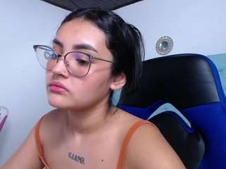 antonellasweetlittle's CamSoda show and profile