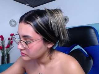 antonellasweetlittle's CamSoda show and profile