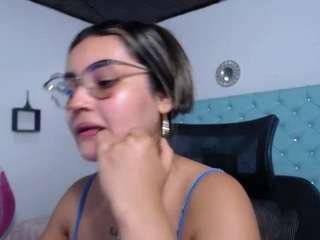 antonellasweetlittle's CamSoda show and profile