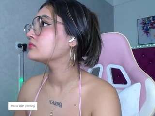 Este modelo está ao vivo agora. antonellasweetlittle