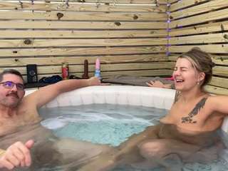 Live webcam model backitupwrennd on Soda Cams