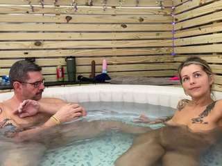 Live webcam model backitupwrennd on Soda Cams