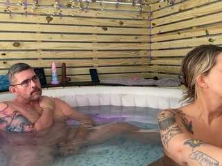 Live webcam model backitupwrennd on Soda Cams