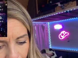 Live webcam model backitupwrennd on Soda Cams