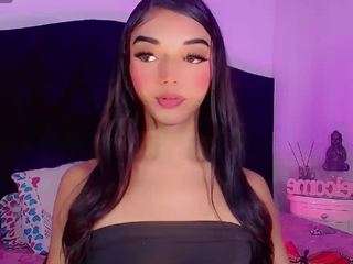 danidollsex's CamSoda show and profile