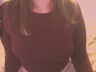 kira-m's CamSoda show and profile