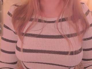 kira-m's CamSoda show and profile