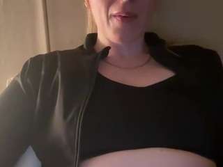 naughty-rosie's CamSoda show and profile