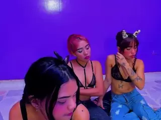 girlypiink's Live Sex Cam Show