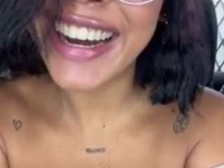 Live webcam model macarenna1 on Soda Cams