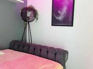 mady-madison's CamSoda show and profile