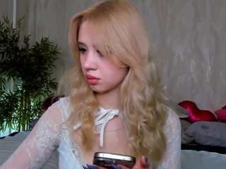 valerie-woods's CamSoda show and profile