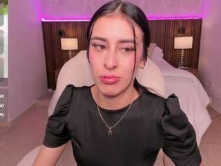Ten model jest teraz na żywo. karlaa-james