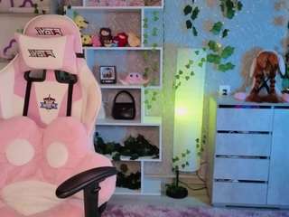 luna-morris's CamSoda show and profile