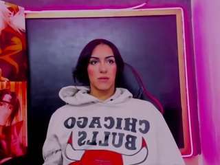 isabella-pitts Live Webcam on CamSoda