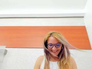 Ten model jest teraz na żywo. maddy-cartter