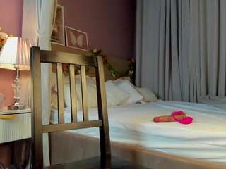dearly-emily Live Webcam on CamSoda
