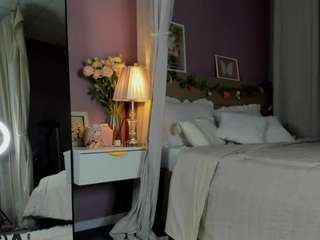 dearly-emily's CamSoda show and profile