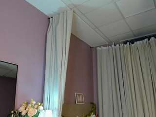 dearly-emily's CamSoda show and profile