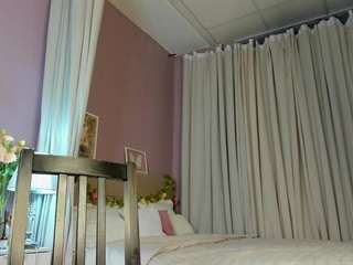 dearly-emily's CamSoda show and profile