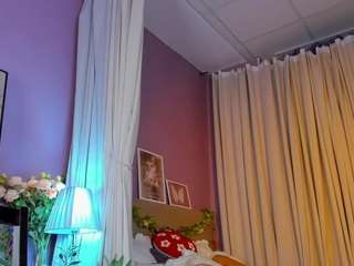 Emily live cam preview