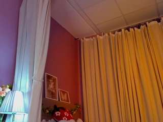 Emily live cam preview