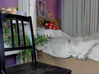 Emily live cam preview