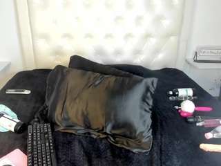 cocoqueenn Live Webcam on CamSoda