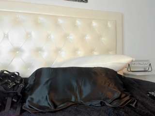 cocoqueenn Live Webcam on CamSoda