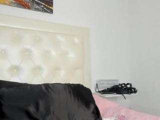 cocoqueenn live cam profile