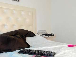 cocoqueenn live cam profile