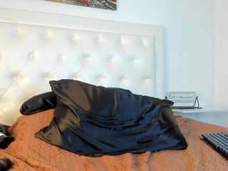 cocoqueenn's CamSoda show and profile