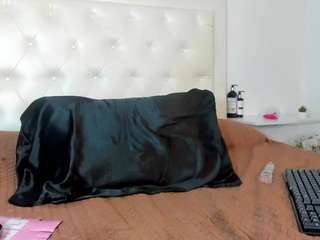 cocoqueenn Live Webcam on CamSoda