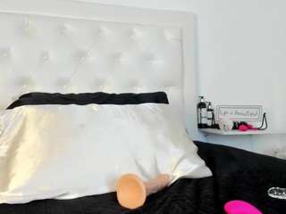cocoqueenn live webcam show