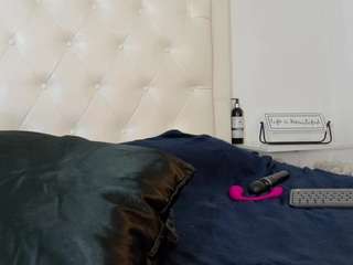 rouse-sexy-hotxx77 live cam preview