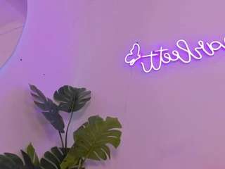 scarleett-jones Live Webcam on CamSoda