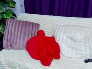 golddivine's CamSoda show and profile